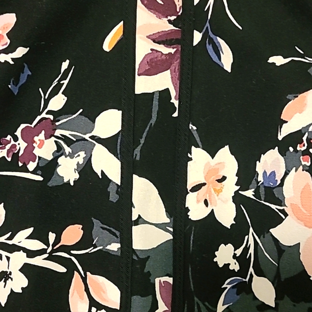 White House Black Market Floral Skirt in size 8 - Picture 4 of 6